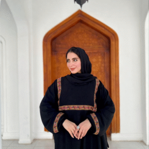 عباية أنيقة وعصرية – تصميم فاخر ولمسة تراثية